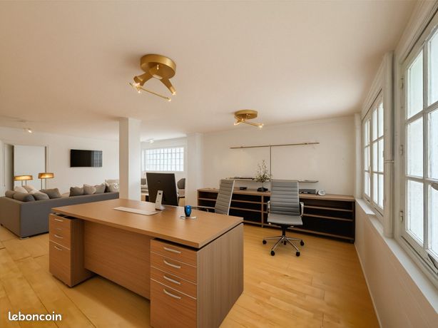 53m² Office in Paris, France No. 282444