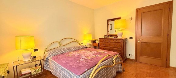 2 bedrooms Apartment in Florence, Italy No. 332522 17