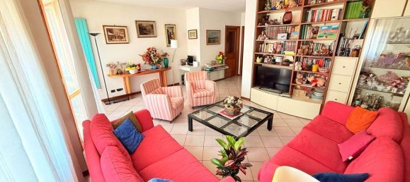 2 bedrooms Apartment in Florence, Italy No. 332522 3
