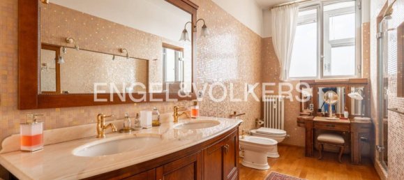 3 bedrooms Apartment in Milan, Italy No. 246756 4