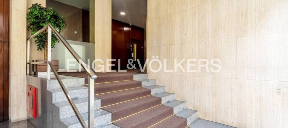 3 bedrooms Apartment in Milan, Italy No. 246756 2