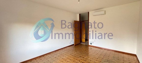 3 bedrooms Apartment in Novara, Italy No. 153681 17