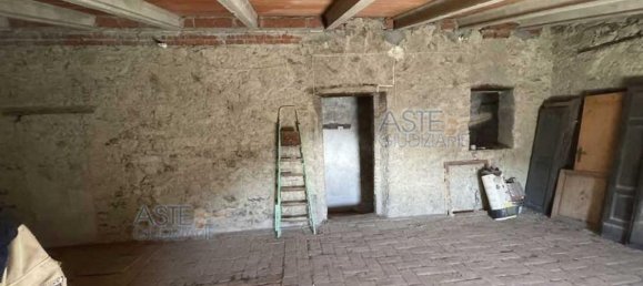 7 rooms Apartment in Pistoia, Italy No. 40765 18