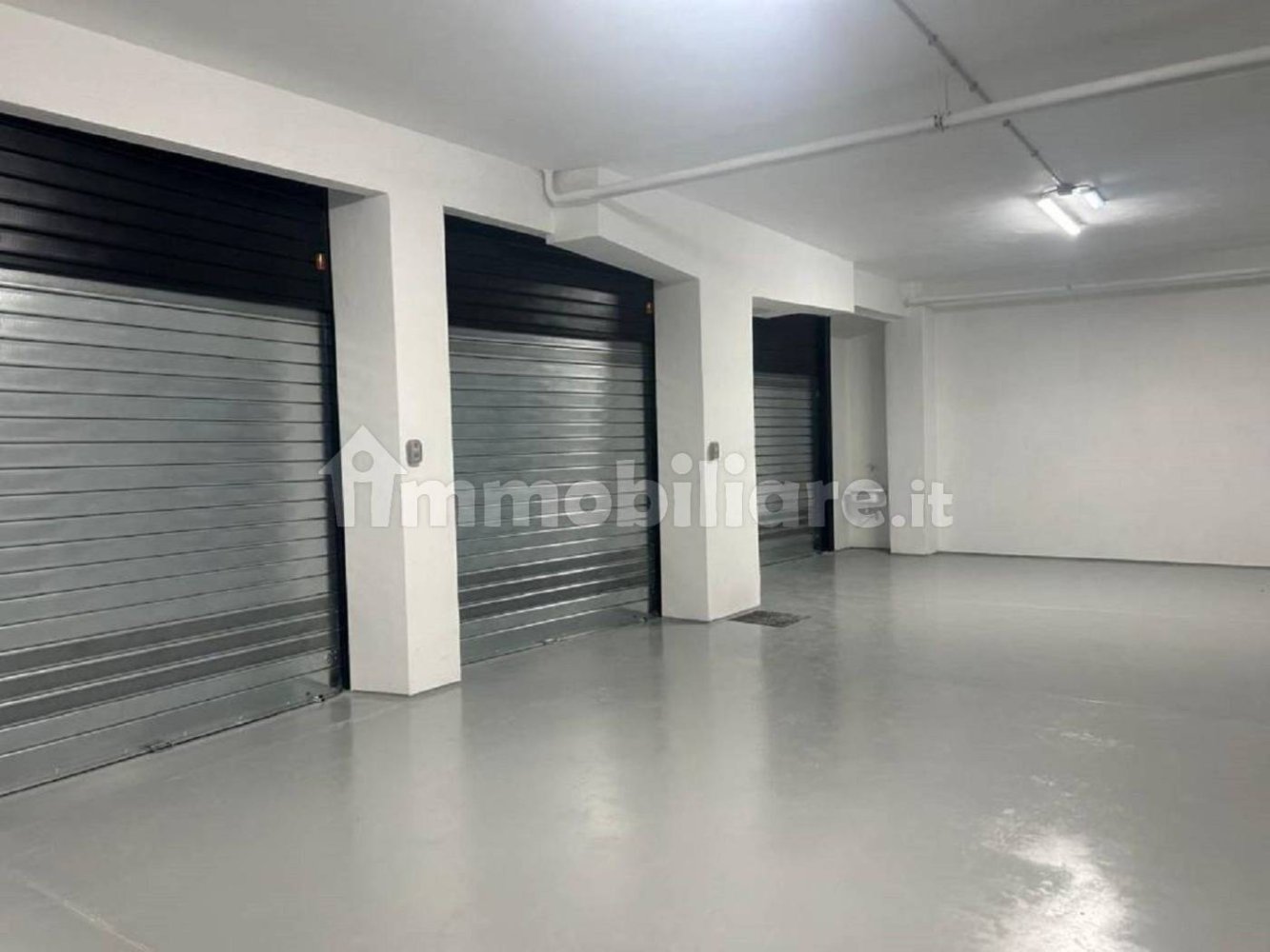 Garage in Rome, Italy 36m², Nr. 389009