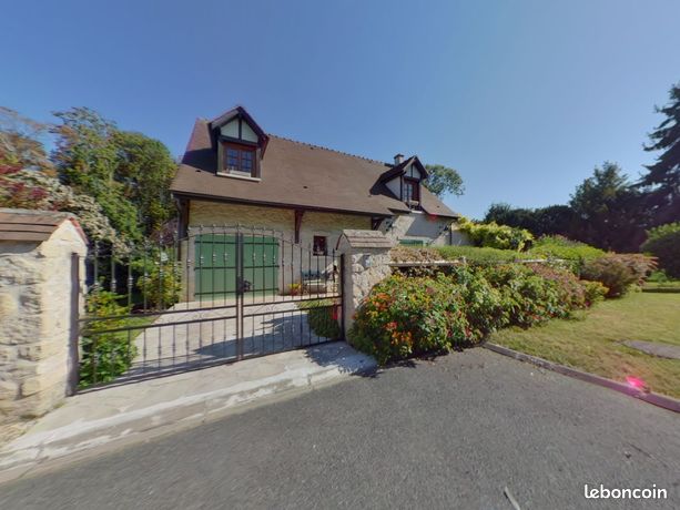 4 bedrooms Castles in Val-d'Oise, France No. 360401