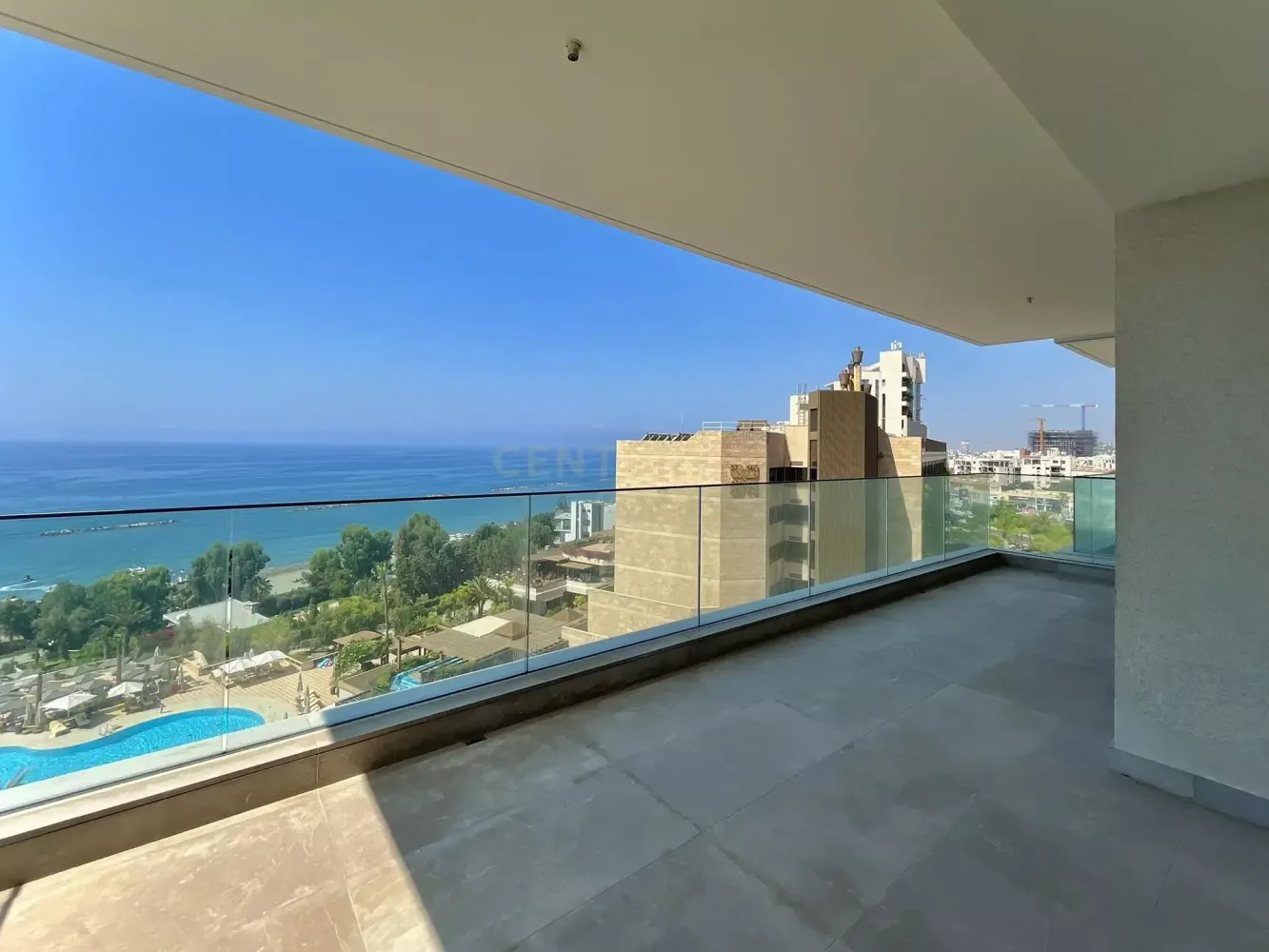 Квартира с 3 спальнями в Агиос Тихонас, Кипр № 4474