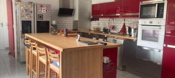 3 bedrooms Villa in Elbeuf, France No. 353067 2