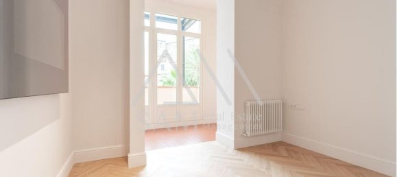 2 bedrooms Apartment in Ciutat Vella, Spain No. 33991 35