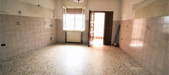 6 rooms House in Montevarchi, Italy No. 233812 24