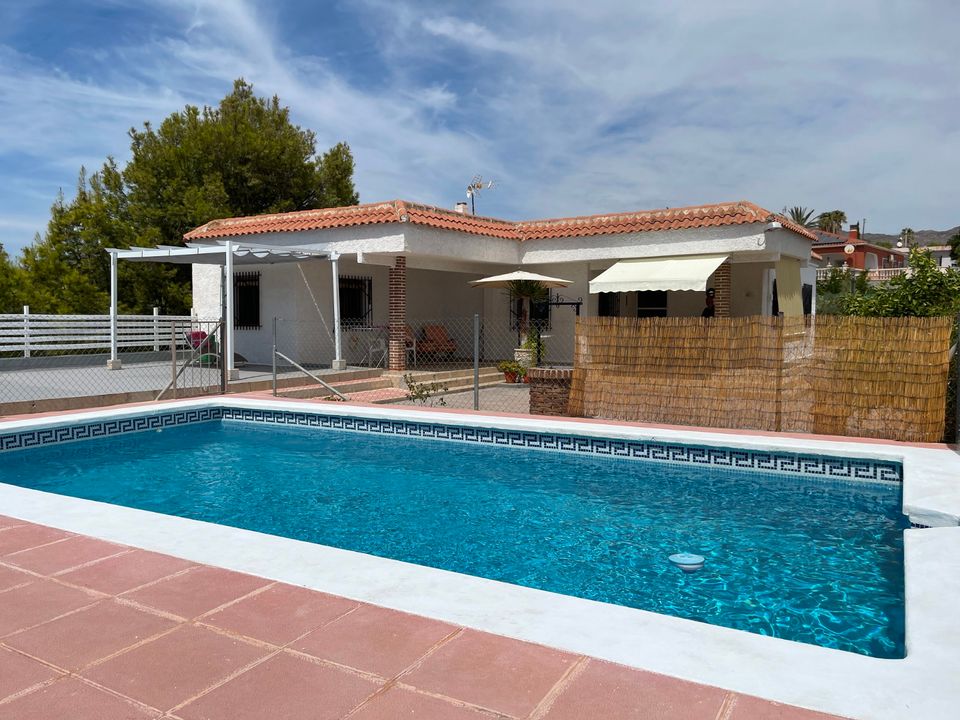 Villa de 4 dormitorios en Albatera, Spain No. 246433