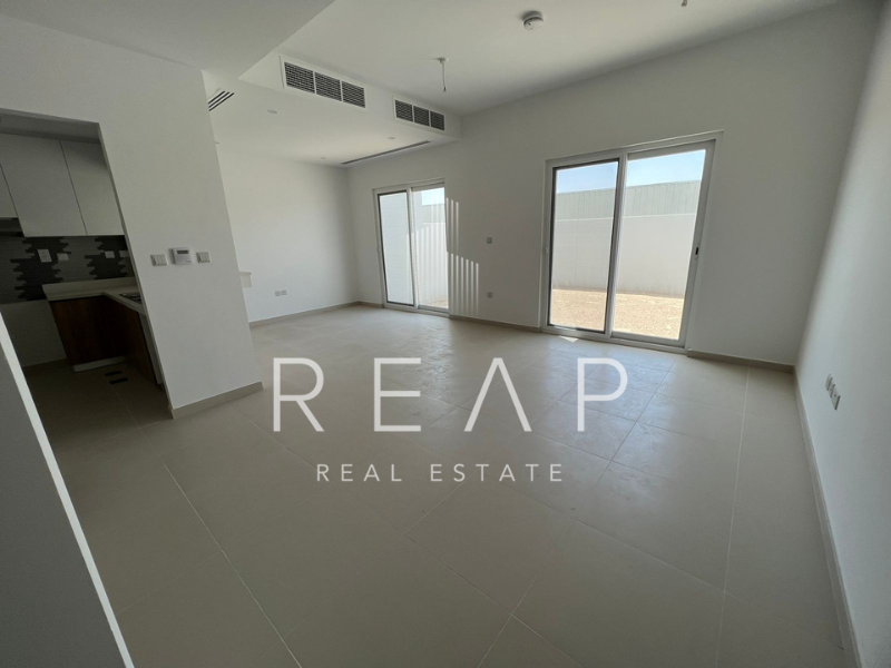 Таунхаус с 3 спальнями в Dubai Land, ОАЭ № 30896