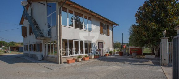 4 bedrooms Villa in Castiglione del Lago, Italy No. 331188 4