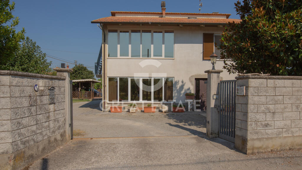 4 bedrooms Villa in Castiglione del Lago, Italy No. 331188