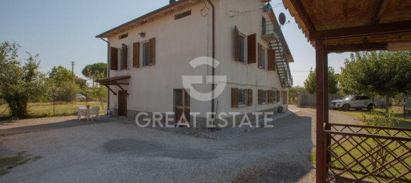 4 bedrooms Villa in Castiglione del Lago, Italy No. 331188 3