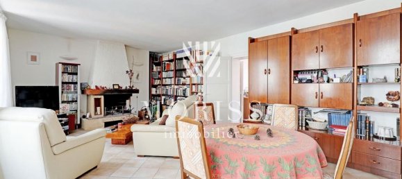 Дом с 5 спальнями в Монтрёй, Франция № 182540 10