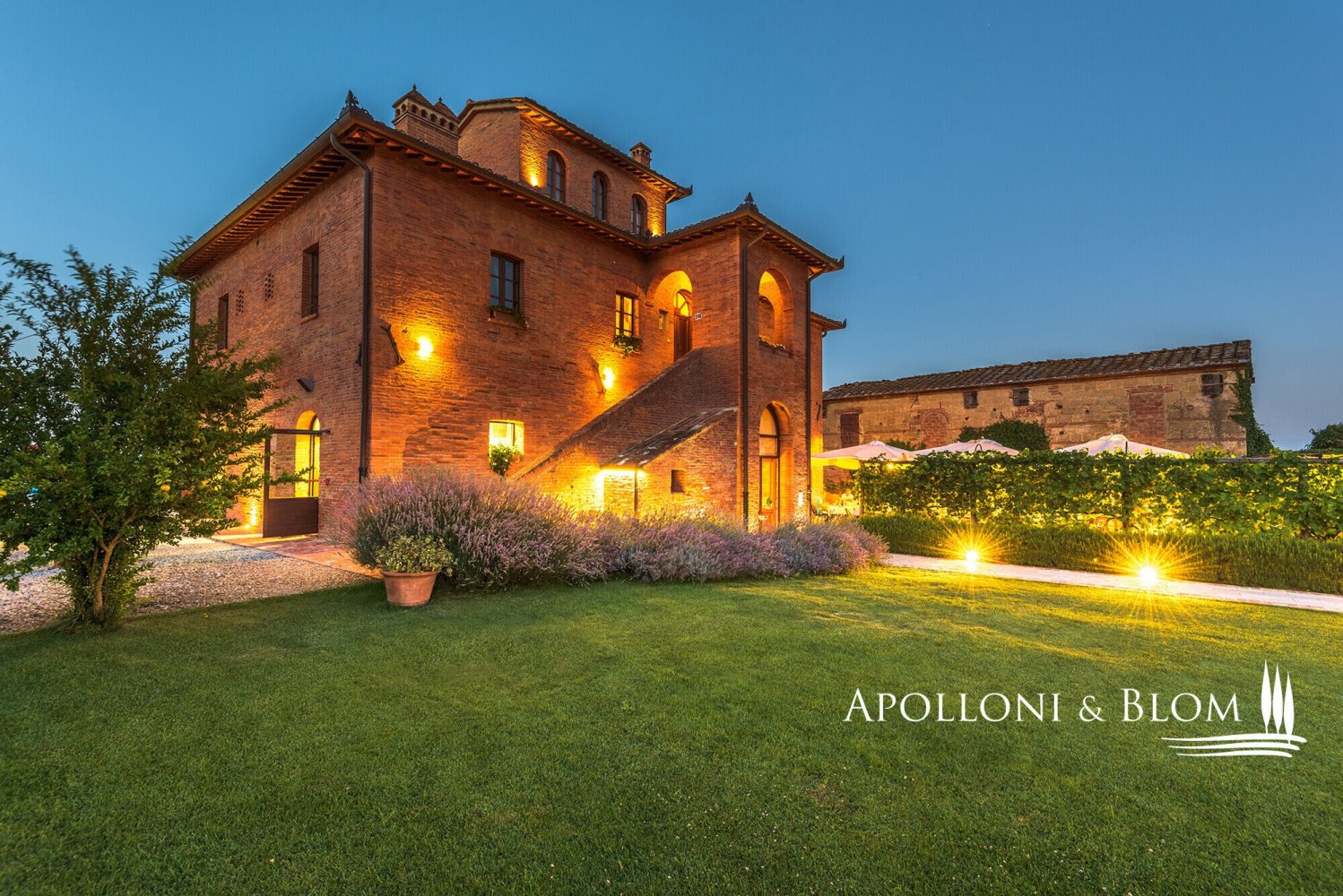 6 bedrooms Villa in Sinalunga, Italy No. 345803