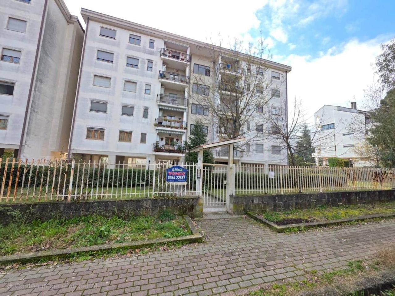 6-salle Appartement à Rende, Italy No. 37531