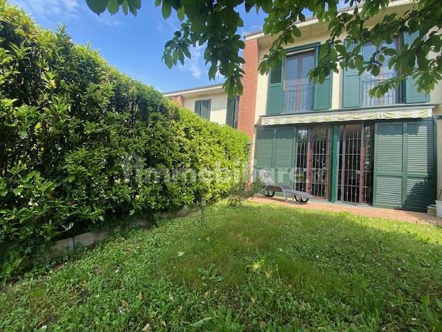 3 chambres Maison à Vertemate con Minoprio, Italy No. 267036