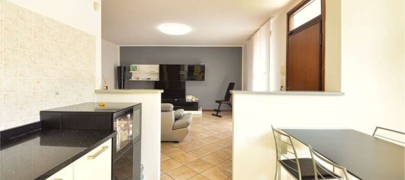 3-salle Appartement à Limido Comasco, Italy No. 283268 15