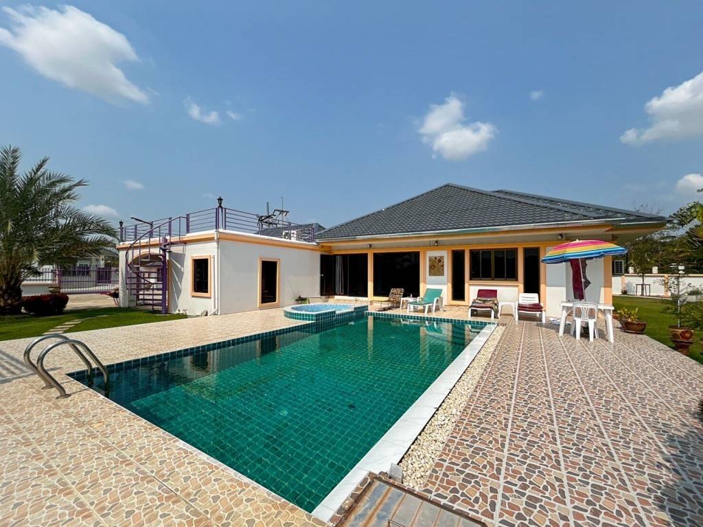 Villa de 5 dormitorios en Hua Hin, Thailand No. 13314