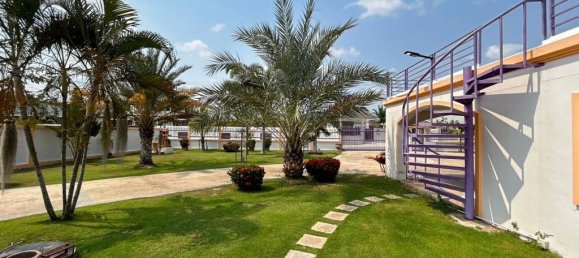 Villa de 5 dormitorios en Hua Hin, Thailand No. 13314 2