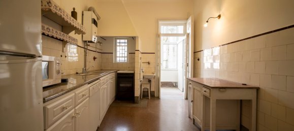 1092m² Building in Viseu, Portugal No. 51200 18