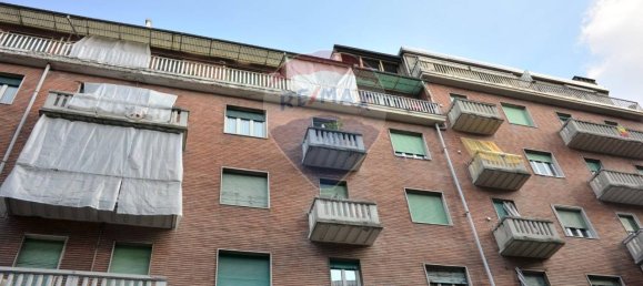 3 rooms Apartment in Turin, Italy No. 83635 3