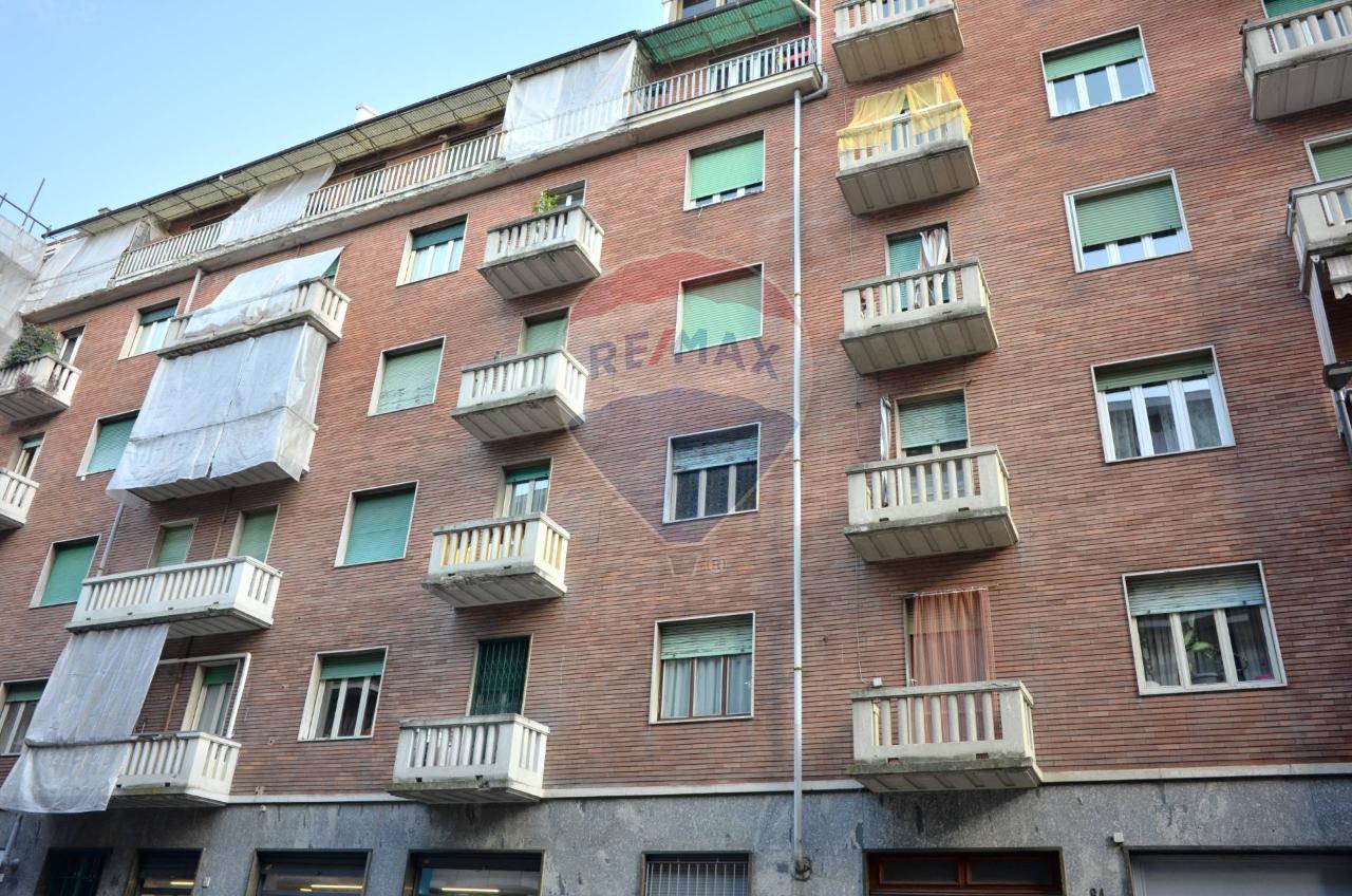 3 rooms Apartment in Turin, Italy No. 83635