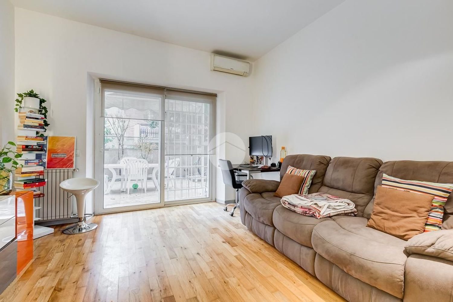 2 rooms Apartment in Rome, Italy No. 220596