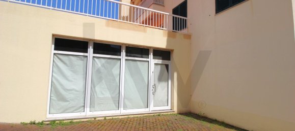 602m² Commercial property in Canico, Portugal No. 214046 24