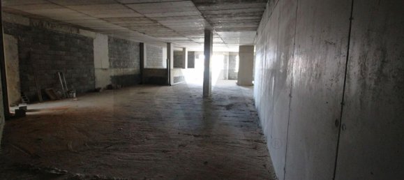 602m² Commercial property in Canico, Portugal No. 214046 37