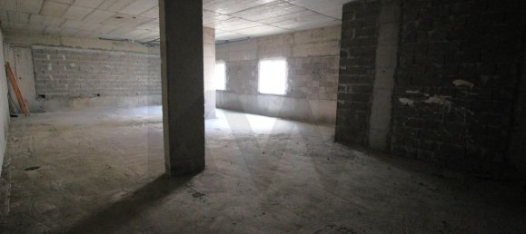 602m² Commercial property in Canico, Portugal No. 214046 43