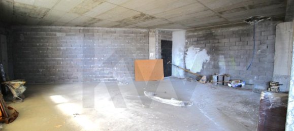 602m² Commercial property in Canico, Portugal No. 214046 25