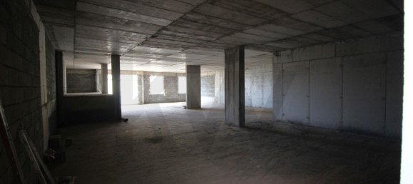 602m² Commercial property in Canico, Portugal No. 214046 39