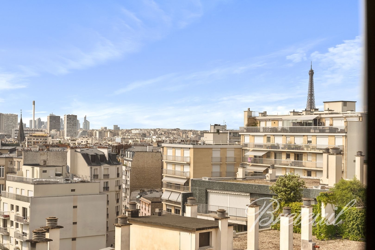 3 bedrooms Apartment in Paris, France No. 351211