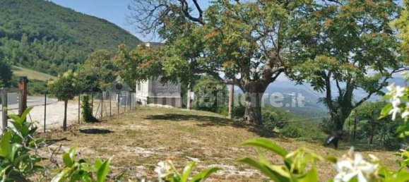 4 bedrooms House in Spoleto, Italy No. 102081 2
