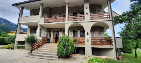 Вилла с 10 спальнями в Порденоне, Италия № 131444 2