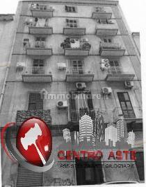 Квартира с 6 спальнями в Таранто, Италия № 342336