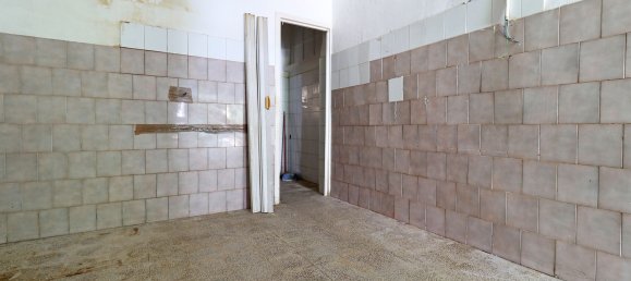 89m² Commercial property in Agropoli, Italy No. 298781 4