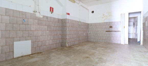 89m² Commercial property in Agropoli, Italy No. 298781 2