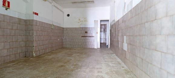 89m² Commercial property in Agropoli, Italy No. 298781 3