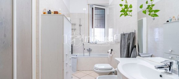 Квартира с 3 комнатами в Каронно Пертузелла, Италия № 283247 14