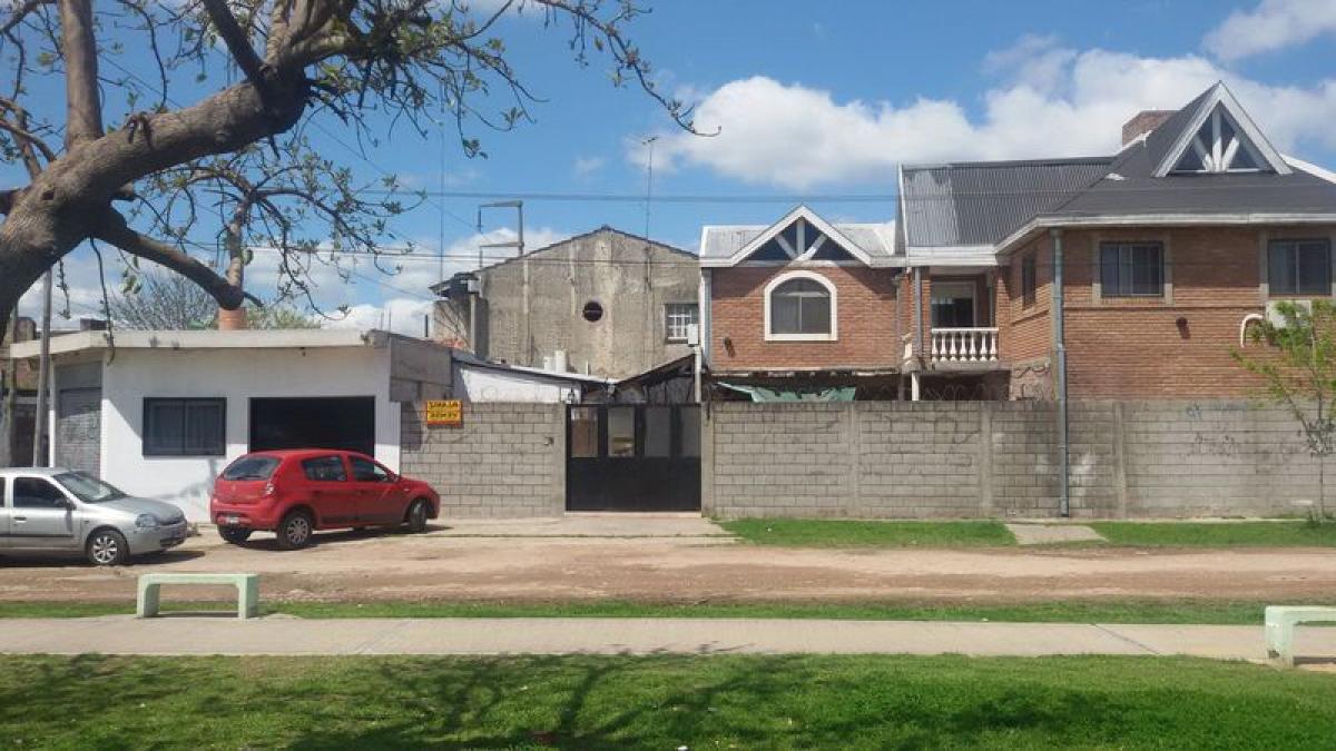 Casa de 4 dormitorios en Merlo, Argentina No. 67654