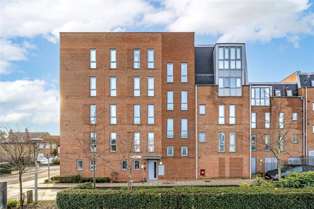 2 bedrooms Apartment in London, United Kingdom No. 12720