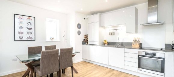 2 bedrooms Apartment in London, United Kingdom No. 12720 3