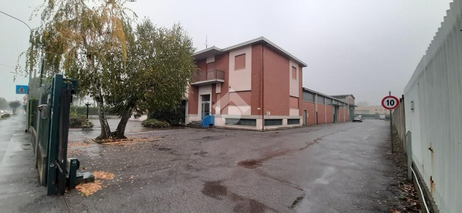 Склад 3900м² в Горле, Италия № 80239