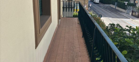 8 bedrooms Apartment in Prato, Italy No. 352979 5