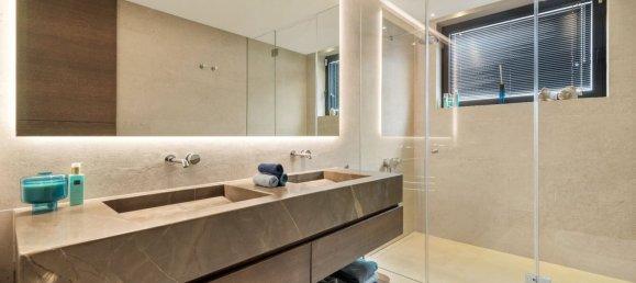 5 bedrooms Villa in Malaga, Spain No. 147458 32