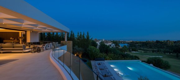 5 bedrooms Villa in Malaga, Spain No. 147458 4