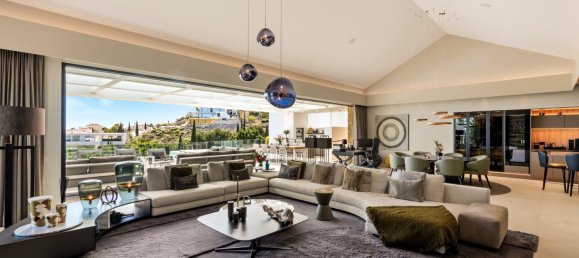 5 bedrooms Villa in Malaga, Spain No. 147458 13